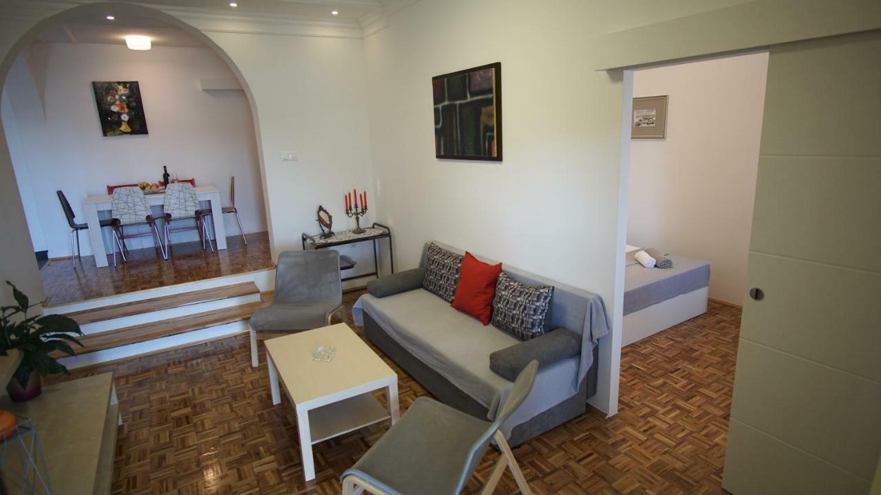 Apartmani Laura Трогир Экстерьер фото