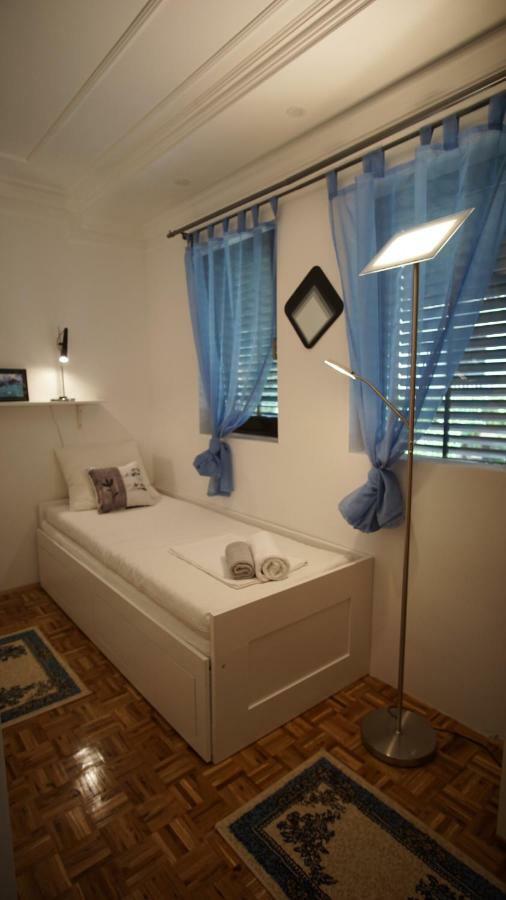 Apartmani Laura Трогир Экстерьер фото