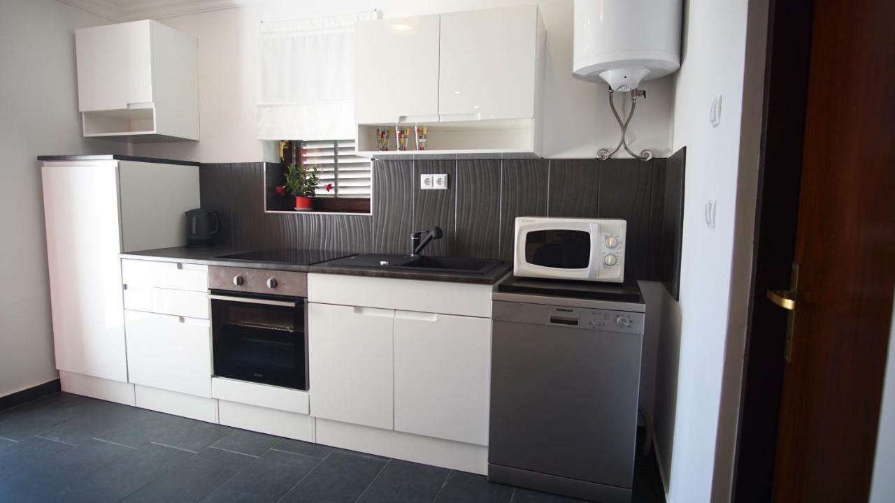 Apartmani Laura Трогир Экстерьер фото