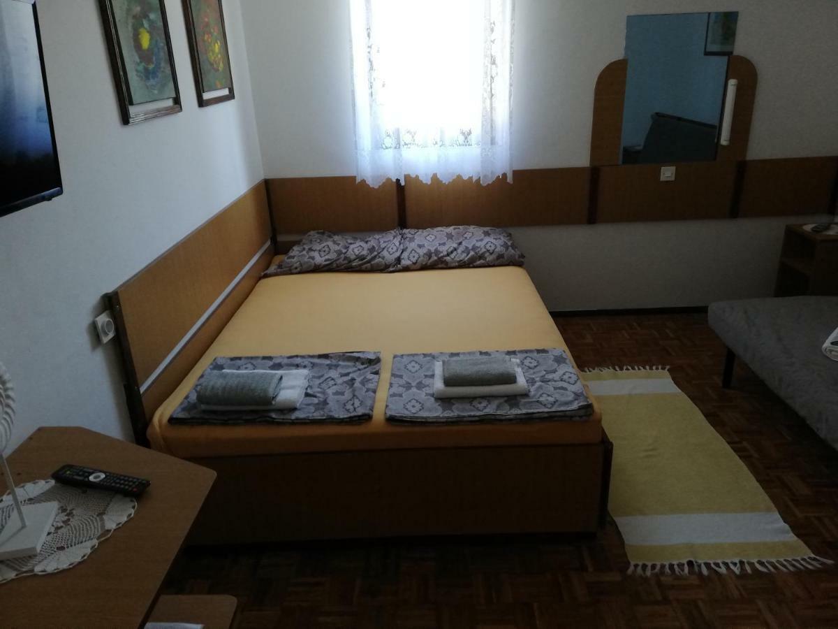 Apartmani Laura Трогир Экстерьер фото