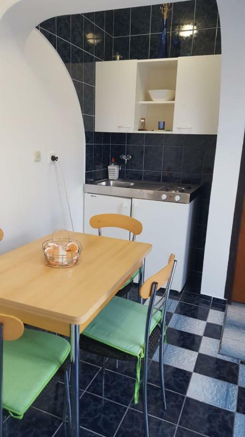 Apartmani Laura Трогир Экстерьер фото