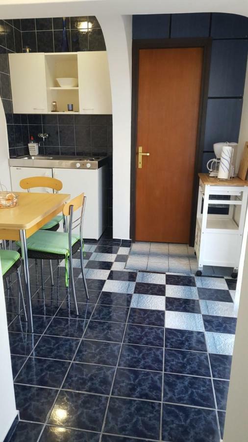 Apartmani Laura Трогир Экстерьер фото