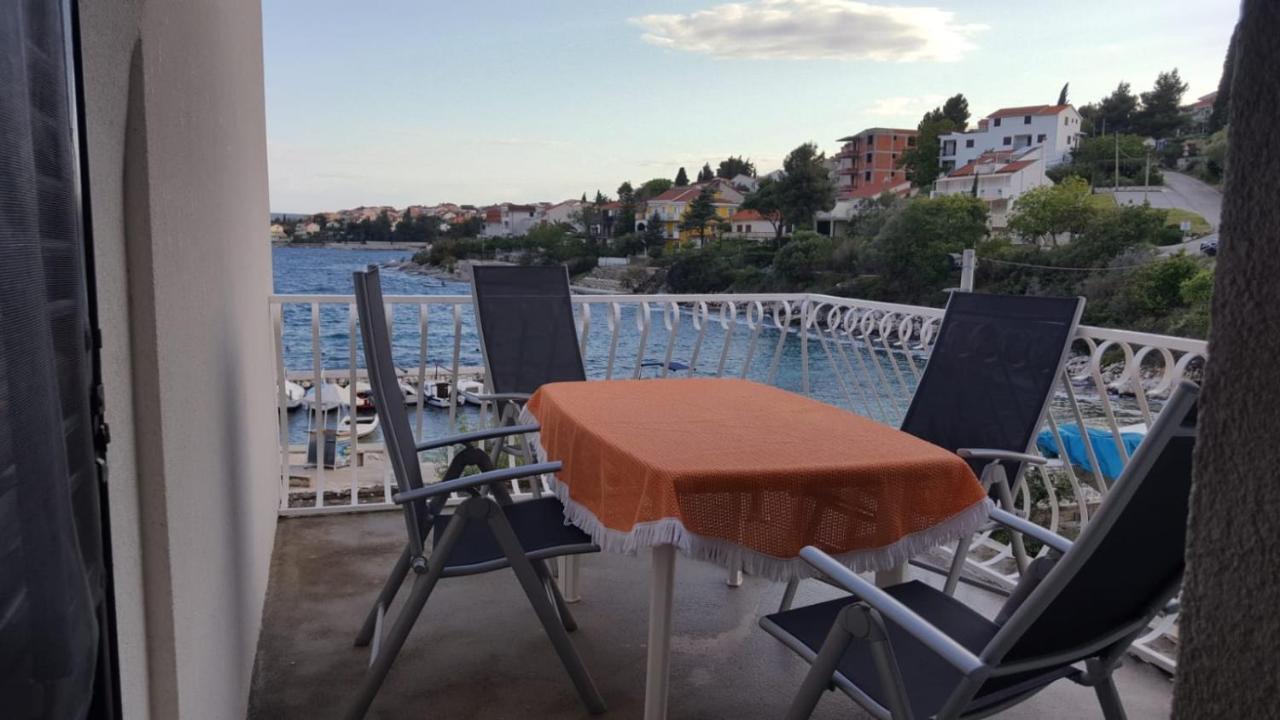 Apartmani Laura Трогир Экстерьер фото