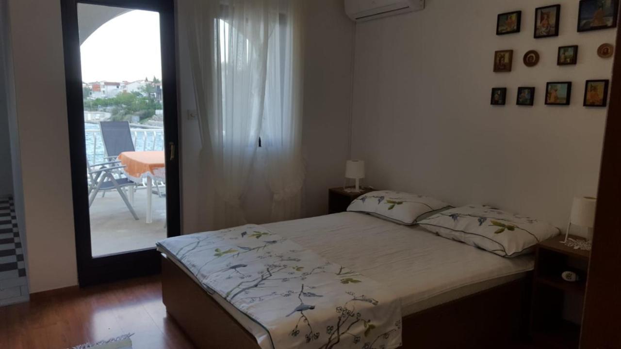 Apartmani Laura Трогир Экстерьер фото